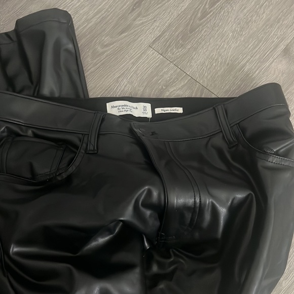 Abercrombie Vegan Leather 90s Straight Pant NWT Women - Picture 4 of 7